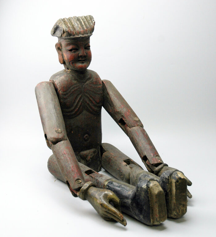 Figure articulée en bois, Asie